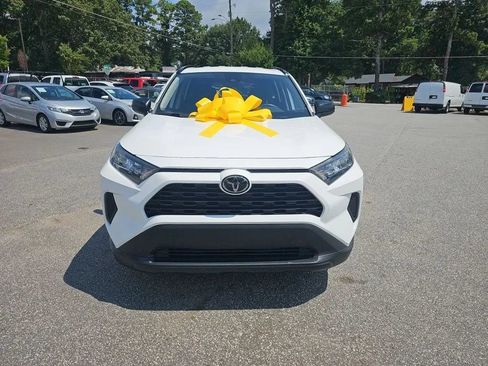 Used 2021 Toyota RAV4 LE FWD image 4