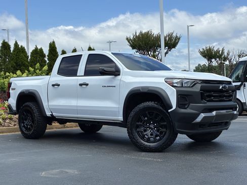 Used 2023 Chevrolet Colorado Trail Boss w/ Technology Package AWD/4WD image 2