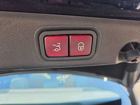 Used 2017 Mercedes-Benz E 300 4MATIC image 32
