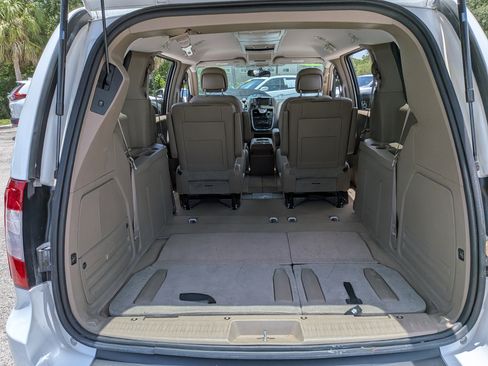 Used 2015 Chrysler Town & Country Touring FWD image 13
