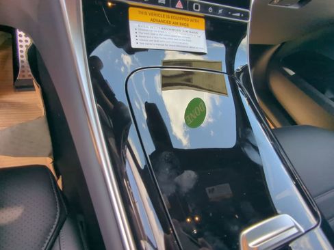 New 2025 Mercedes-Benz GLC 350e 4MATIC image 9