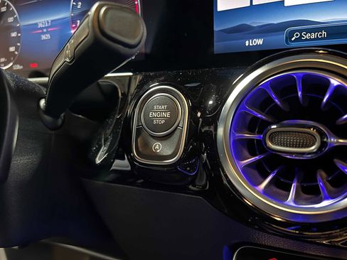 Used 2025 Mercedes-Benz GLA 250 4MATIC image 28