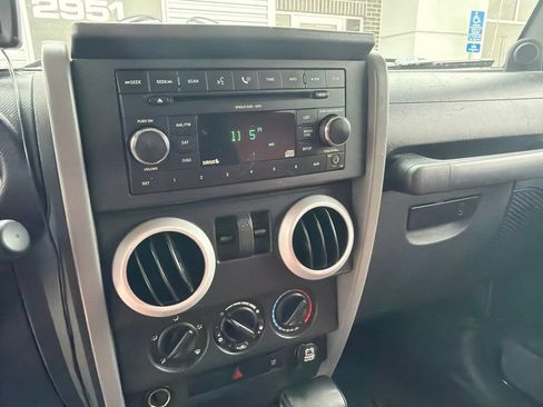 Used 2008 Jeep Wrangler Sahara w/ Dual Top Group AWD/4WD image 15