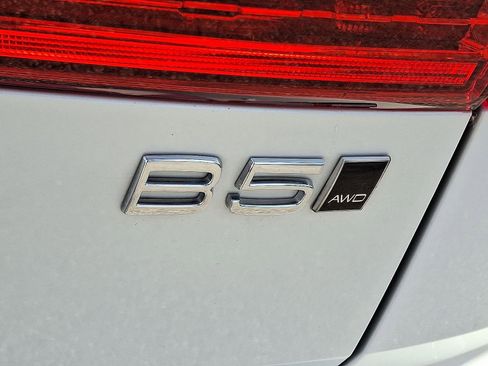 Certified 2023 Volvo XC60 B5 Plus w/ Climate Package image 31