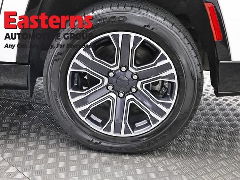 Used 2024 Jeep Wagoneer L Series II RWD image 37