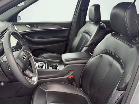 Used 2024 Jeep Grand Cherokee L Limited w/ Luxury Tech Group II image 13