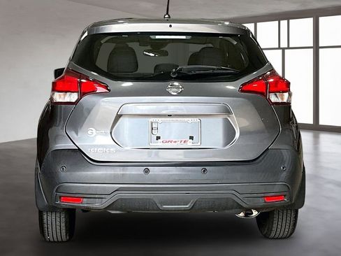 Used 2020 Nissan Kicks S image 3