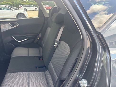 Used 2025 Kia Soul LX w/ LX Technology Package image 37