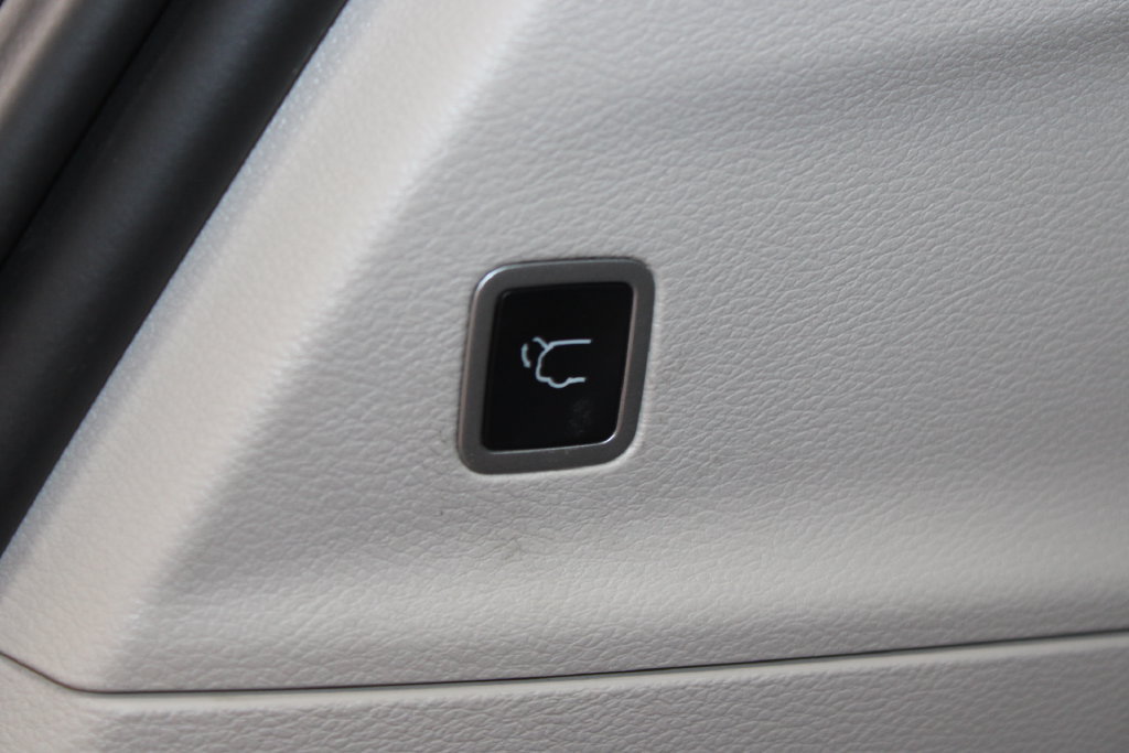 Used 2023 Chrysler Pacifica Touring-L FWD image 14