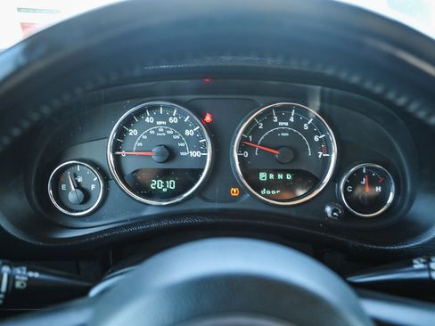 Used 2017 Jeep Wrangler Unlimited Sahara image 22