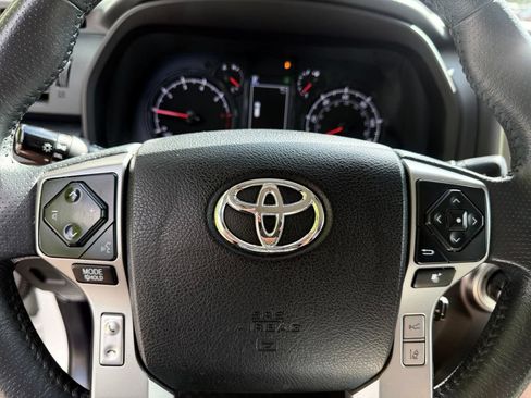 Used 2022 Toyota 4Runner SR5 AWD/4WD image 31