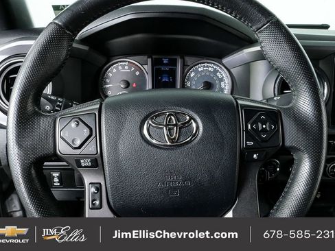 Used 2016 Toyota Tacoma TRD Off-Road image 9