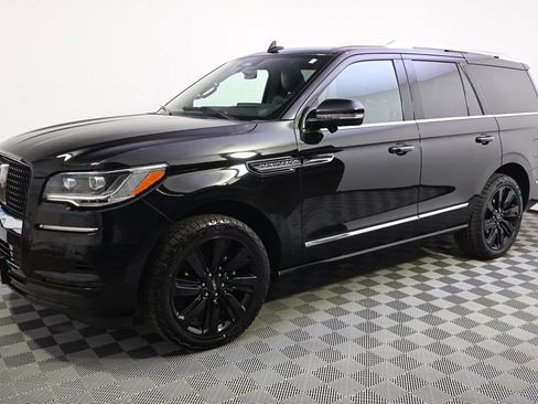Used 2023 Lincoln Navigator Reserve image 2