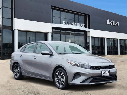 Certified 2023 Kia Forte LXS image 3