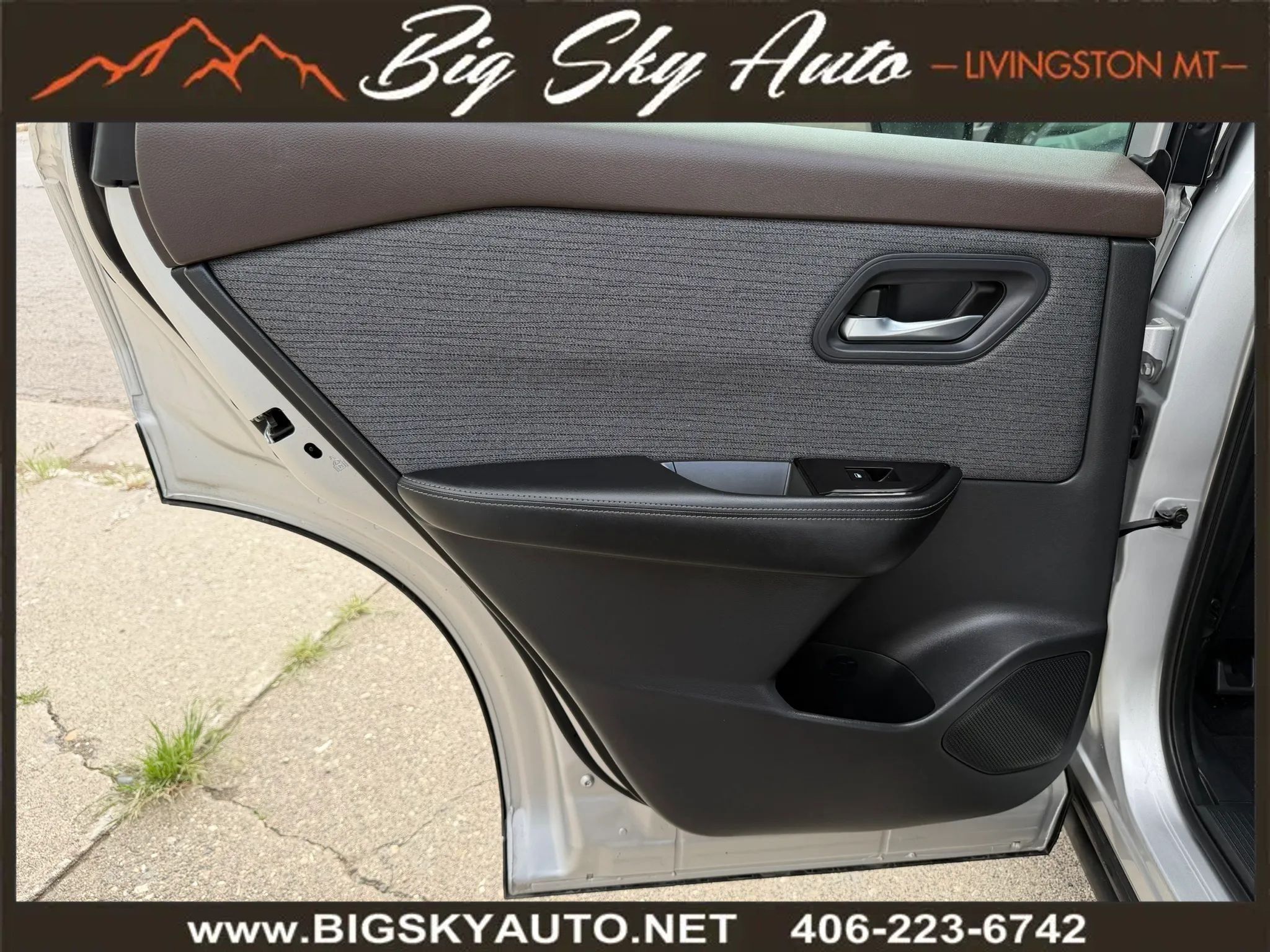 Used 2022 Nissan Rogue SV AWD/4WD image 16