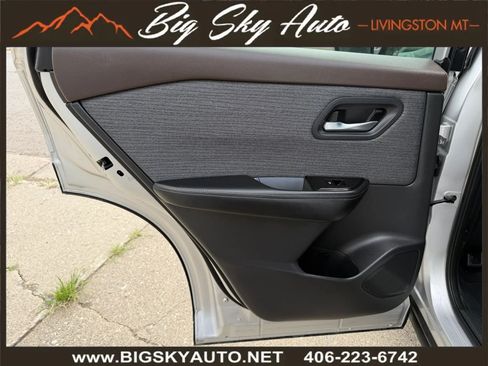 Used 2022 Nissan Rogue SV AWD/4WD image 16
