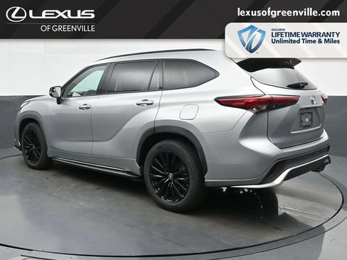 Used 2023 Toyota Highlander XSE FWD image 6