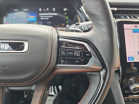 Used 2023 Jeep Grand Cherokee Summit w/ Luxury Tech Group V image 22