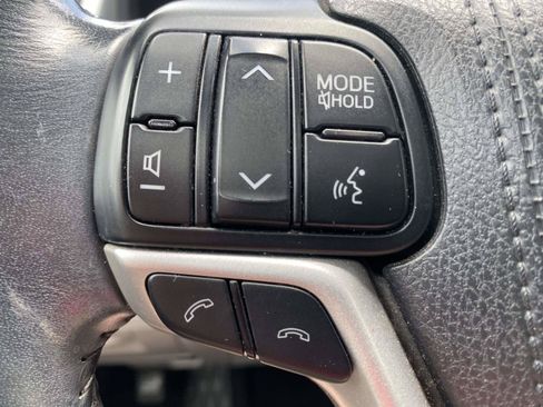 Used 2017 Toyota Highlander Limited FWD image 21
