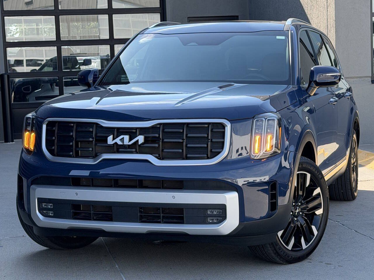 Used 2024 Kia Telluride SX AWD/4WD image 3