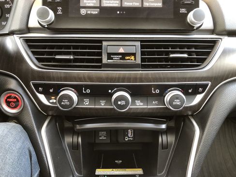 Used 2020 Honda Accord Touring image 29