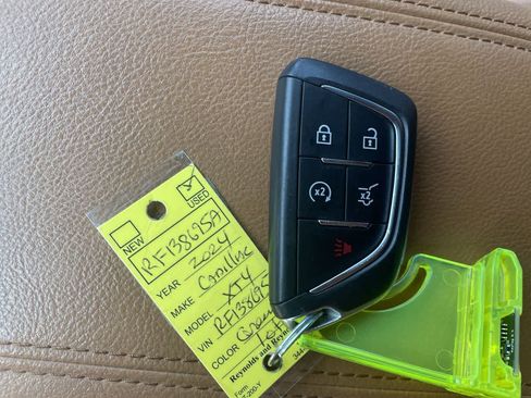 Used 2024 Cadillac XT4 Sport FWD image 33