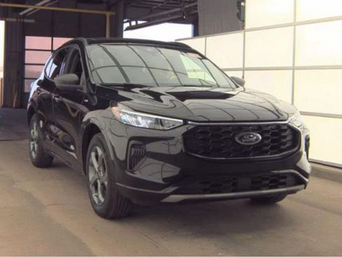 Used 2023 Ford Escape ST-Line w/ Tech Pack #1 AWD/4WD image 4