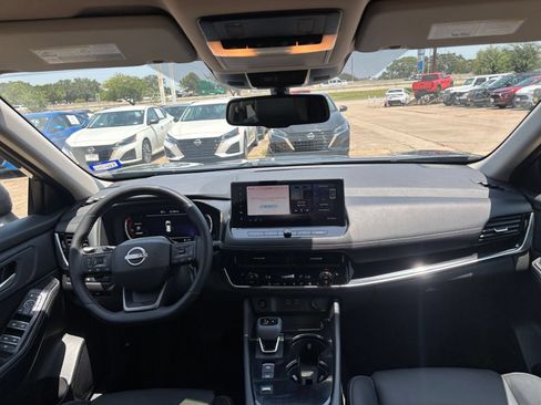 Used 2026 Nissan Rogue SL FWD image 36
