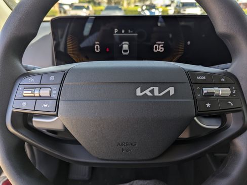 New 2025 Kia K4 LX image 26