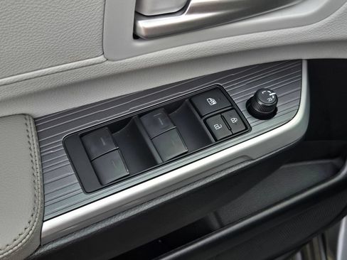 Certified 2026 Toyota Sienna XLE FWD image 10
