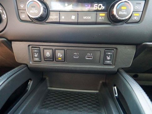 Used 2022 Nissan Frontier PRO-4X w/ Pro-4X Premium Package AWD/4WD image 30