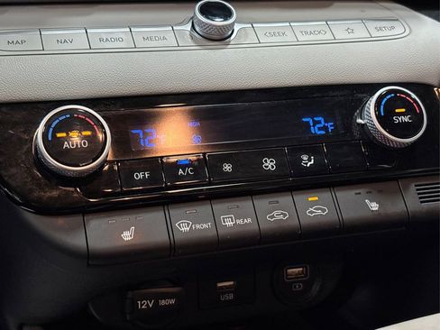 Used 2022 Hyundai Elantra Limited image 28