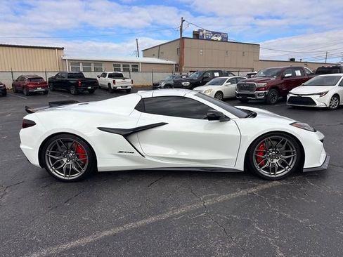 Used 2025 Chevrolet Corvette Z06 image 12