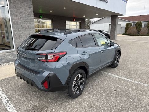 Used 2025 Subaru Crosstrek 2.0i Premium image 3