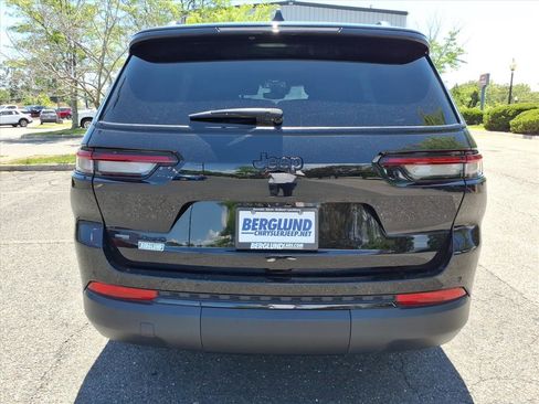 Used 2023 Jeep Grand Cherokee L Laredo AWD/4WD image 11