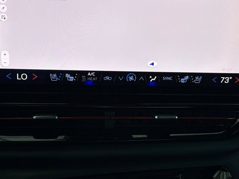Used 2025 Chevrolet Silverado EV RST AWD/4WD image 31