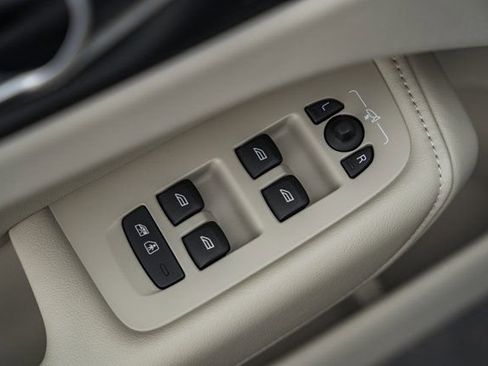 New 2026 Volvo XC60 B5 Ultra w/ Protection Package Premier image 38