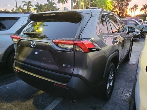 Used 2022 Toyota RAV4 XLE w/ Convenience Package FWD image 4