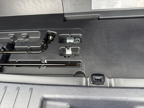 Used 2022 Toyota Highlander XLE image 17