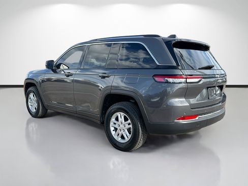 Used 2024 Jeep Grand Cherokee Laredo image 5