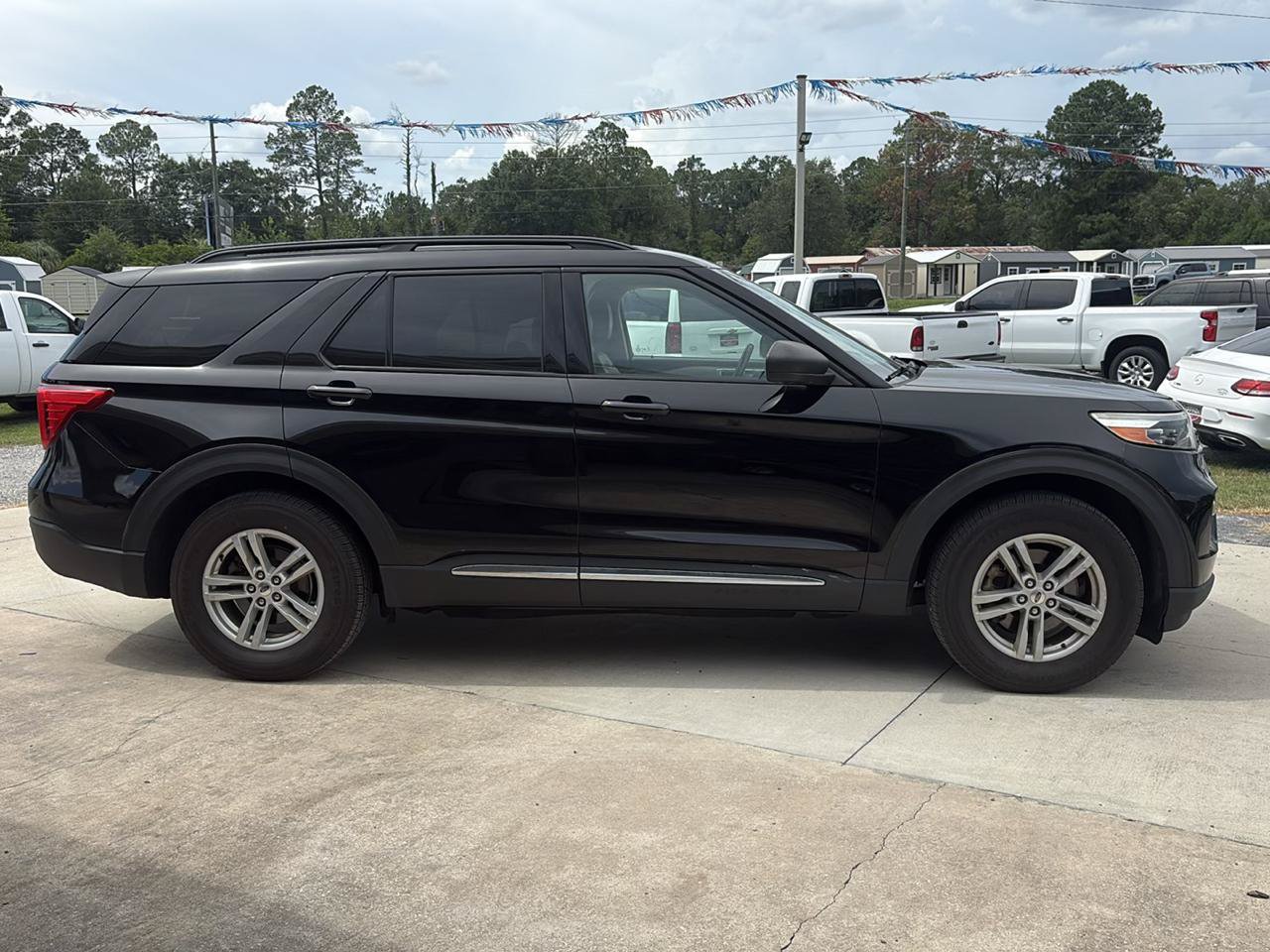 Used 2020 Ford Explorer XLT w/ Equipment Group 202A AWD/4WD image 4