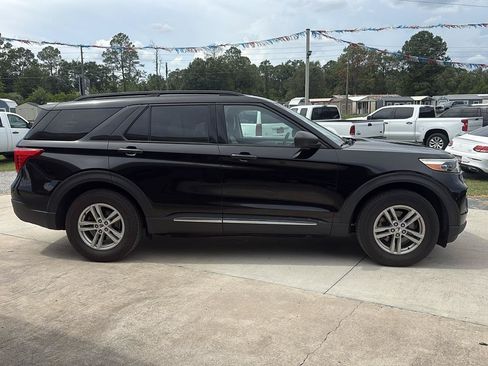 Used 2020 Ford Explorer XLT w/ Equipment Group 202A AWD/4WD image 4