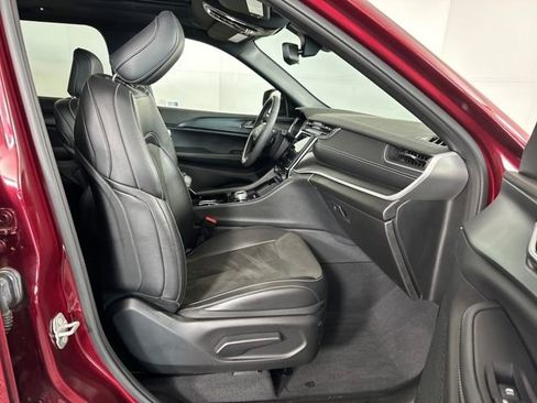 Used 2023 Jeep Grand Cherokee Altitude image 29