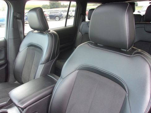 Used 2024 Jeep Grand Cherokee L Altitude AWD/4WD image 11