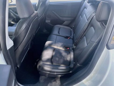 Used 2025 Tesla Model Y Long Range AWD/4WD image 24