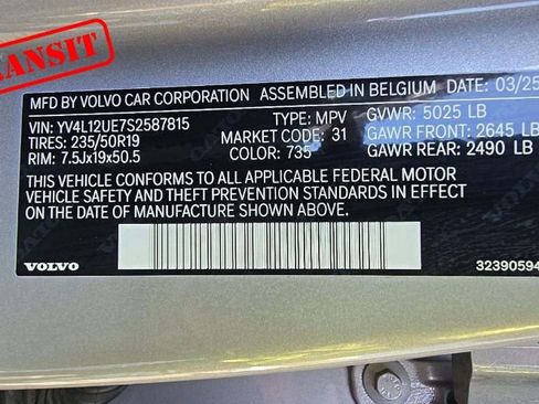 Used 2025 Volvo XC40 B5 Plus image 11