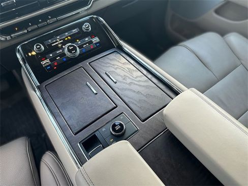 Used 2024 Lincoln Navigator Reserve image 22
