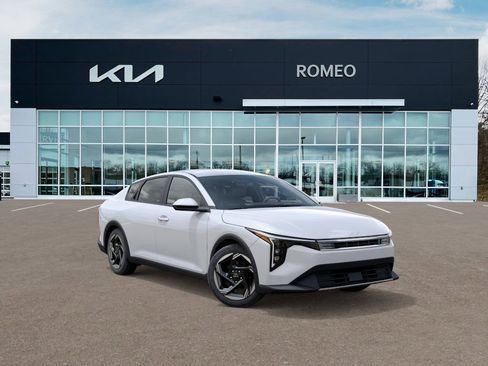 New 2025 Kia K4 EX image 9
