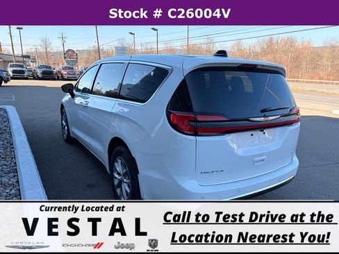 New 2026 Chrysler Pacifica Select image 8
