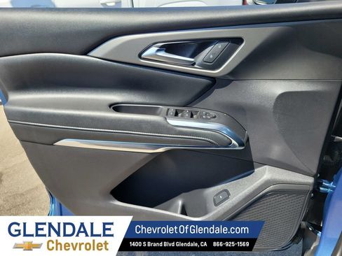 Certified 2025 Chevrolet Traverse LT FWD image 37